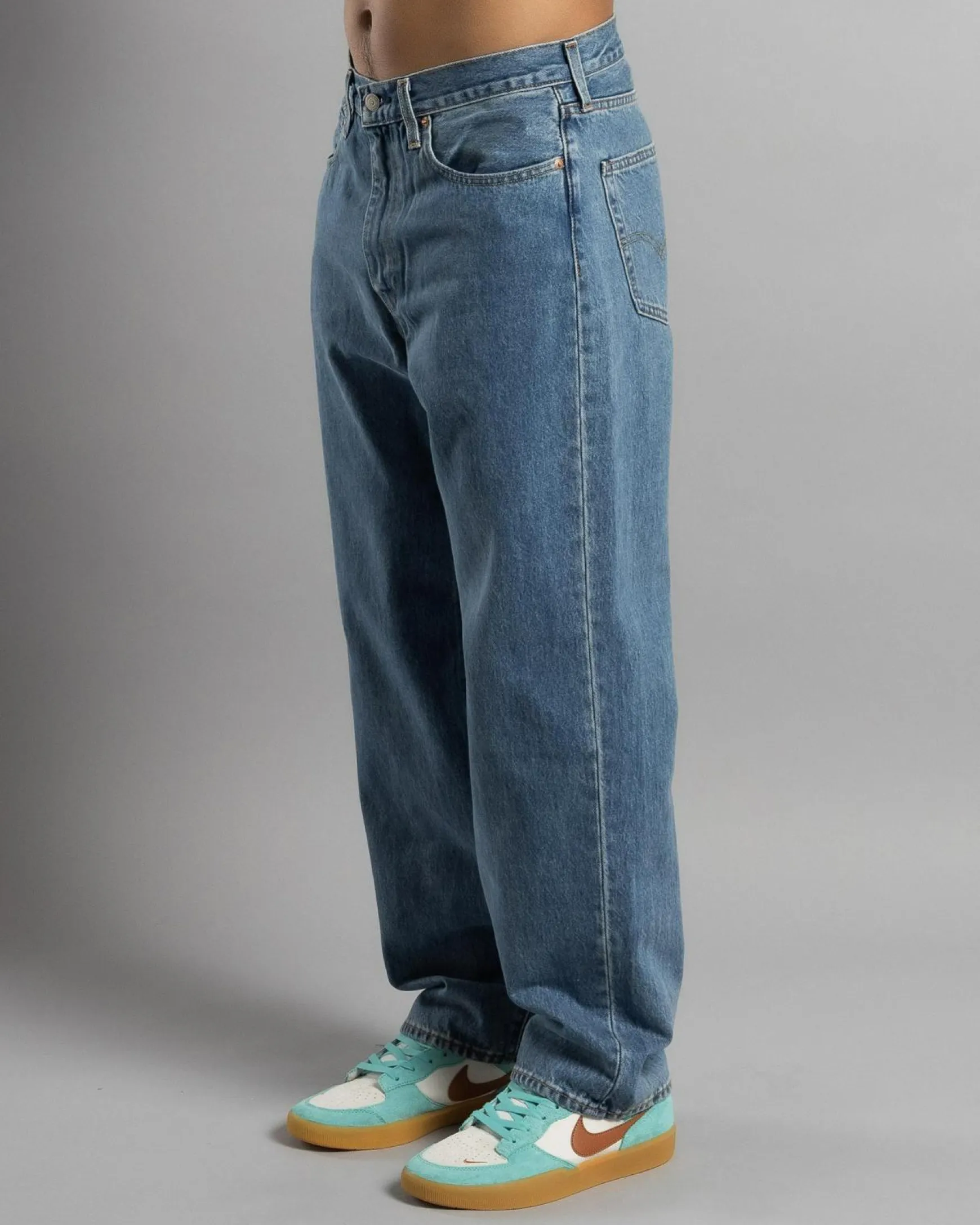 568 Loose Straight Jeans