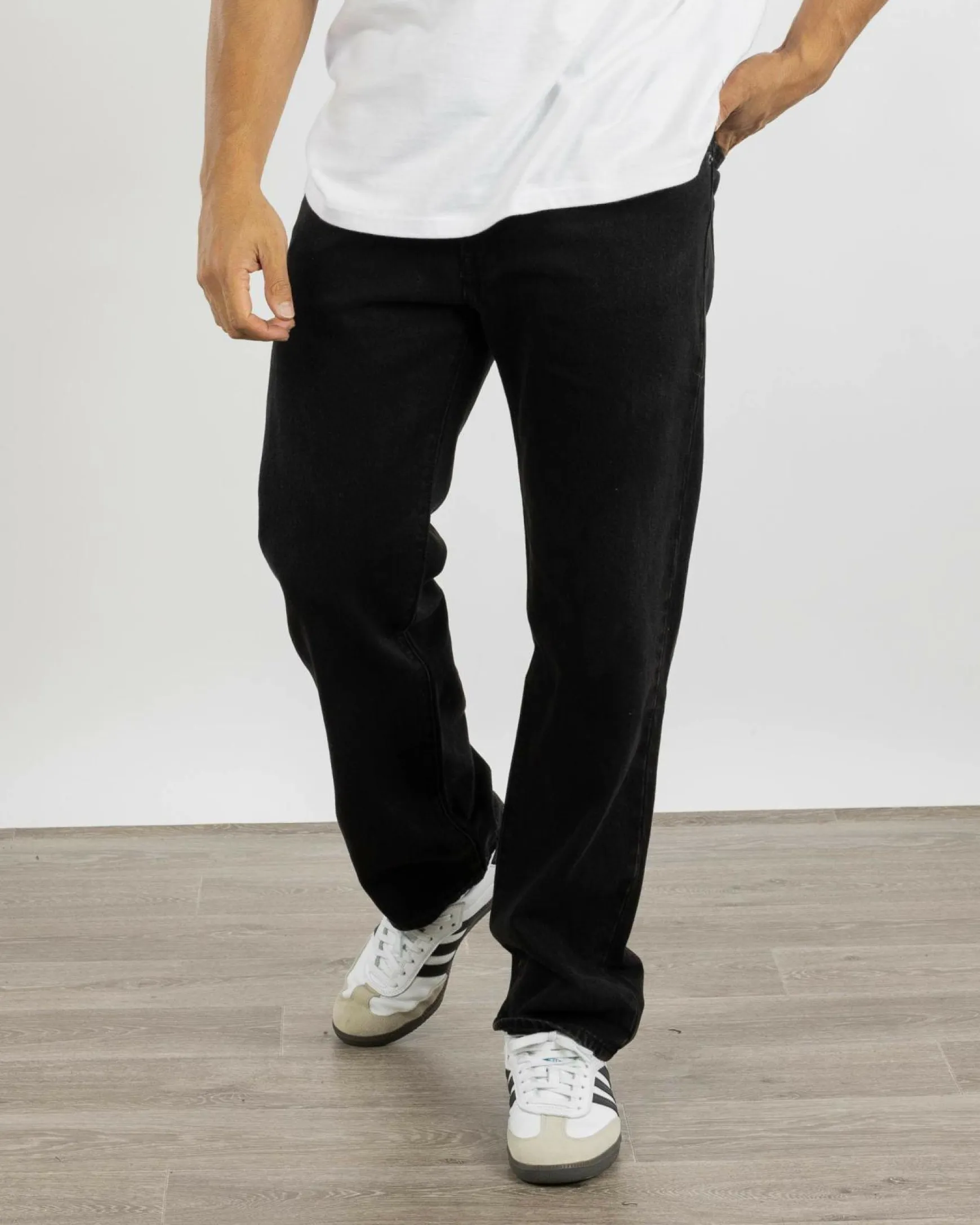 555 Relaxed Straight Jeans
