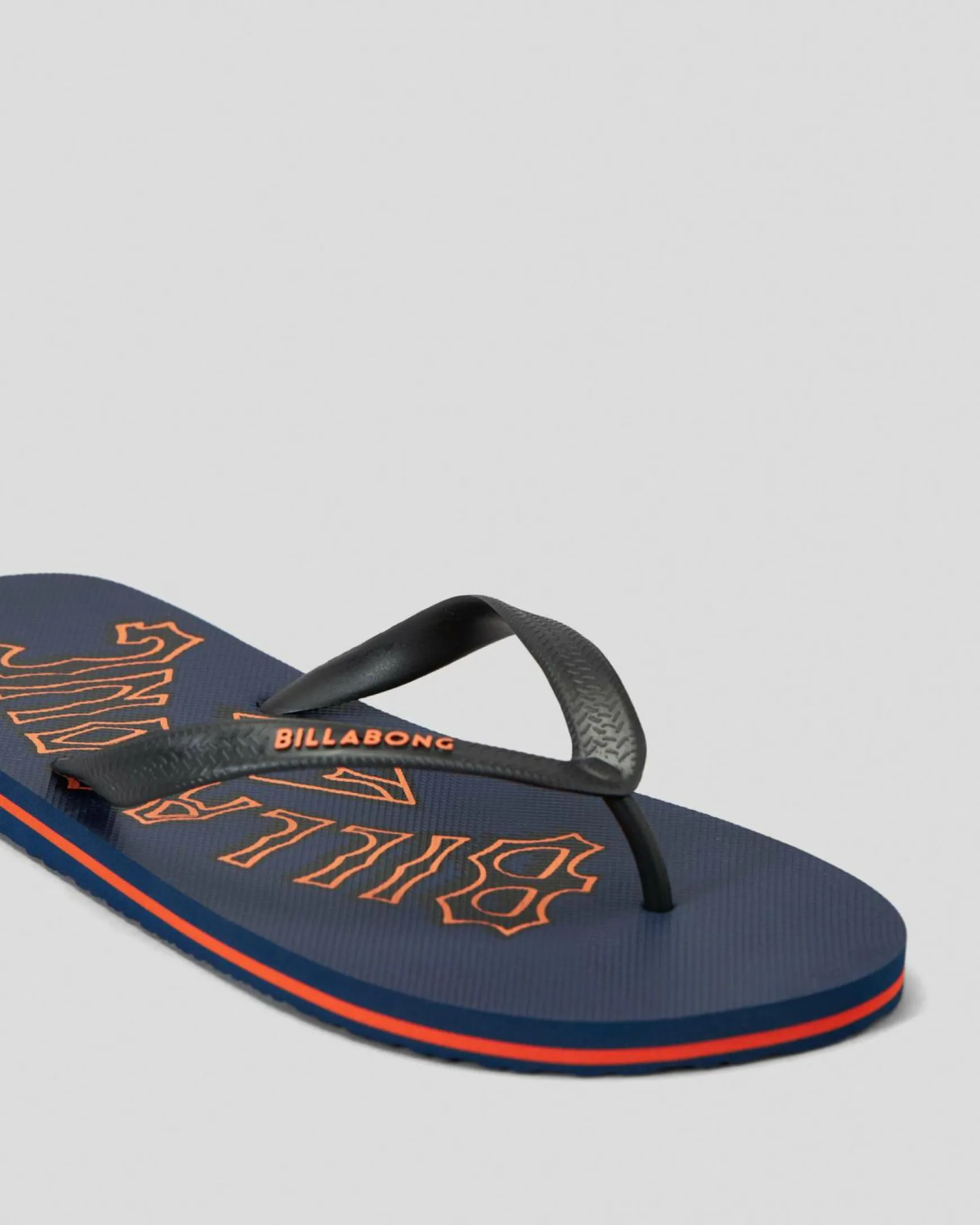 Arch Wave Thongs