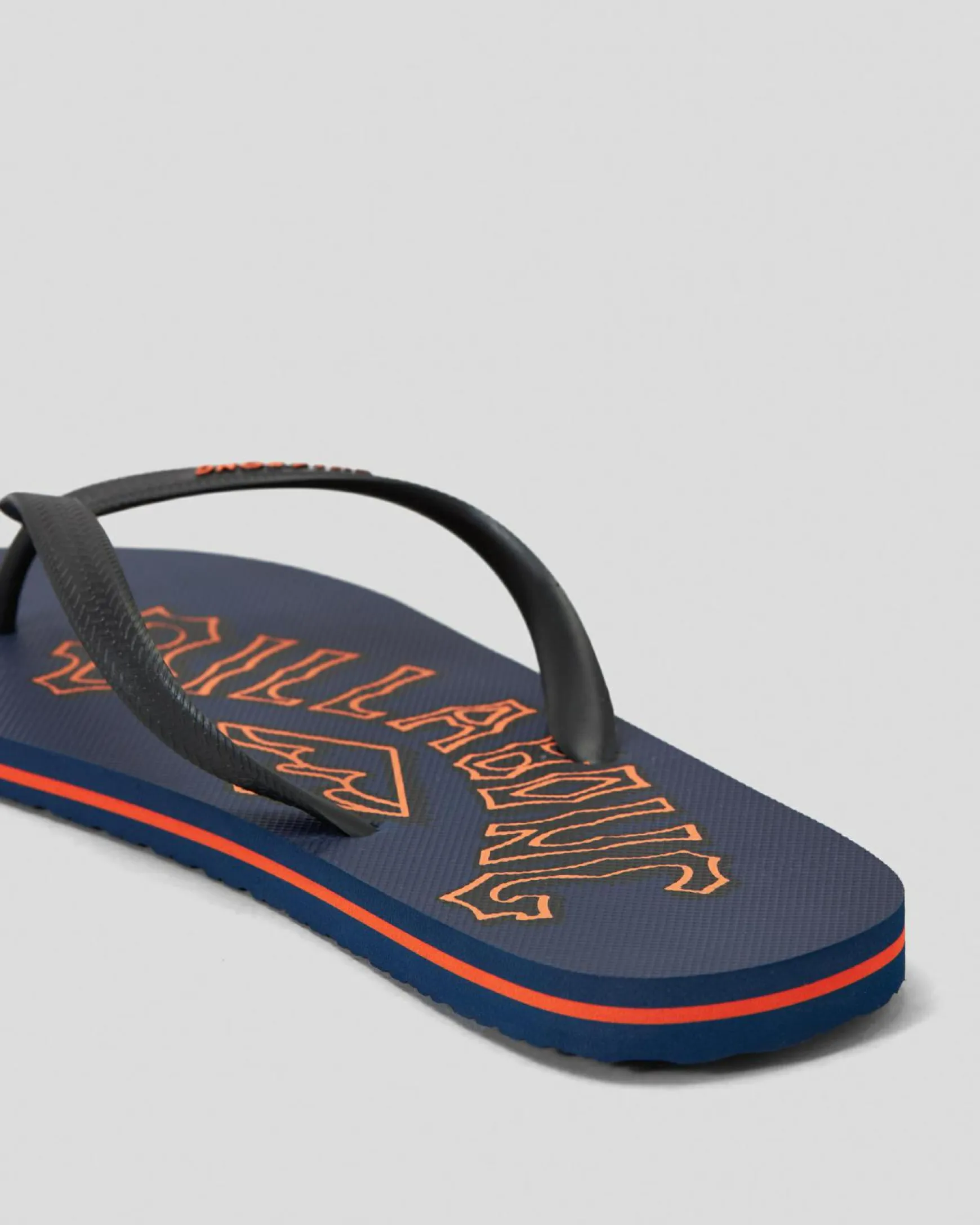 Arch Wave Thongs