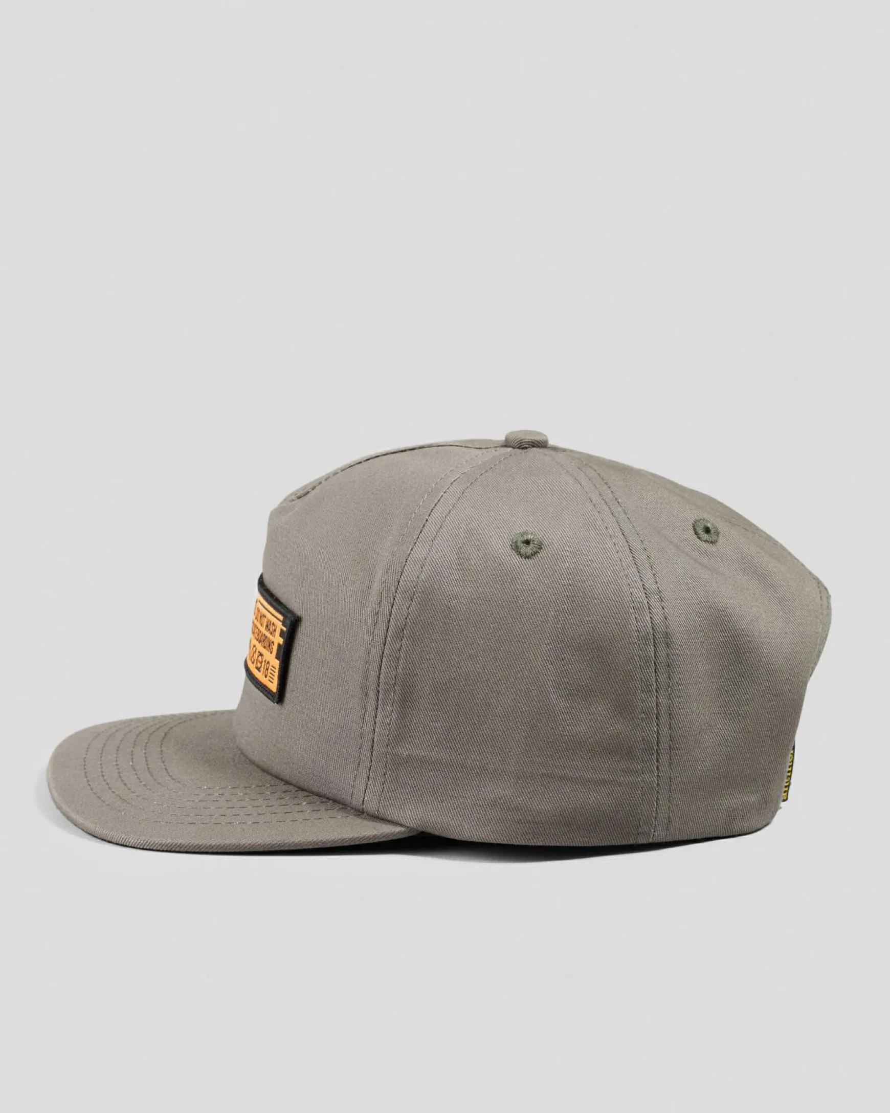 Hecho Por Skate Snapback Cap