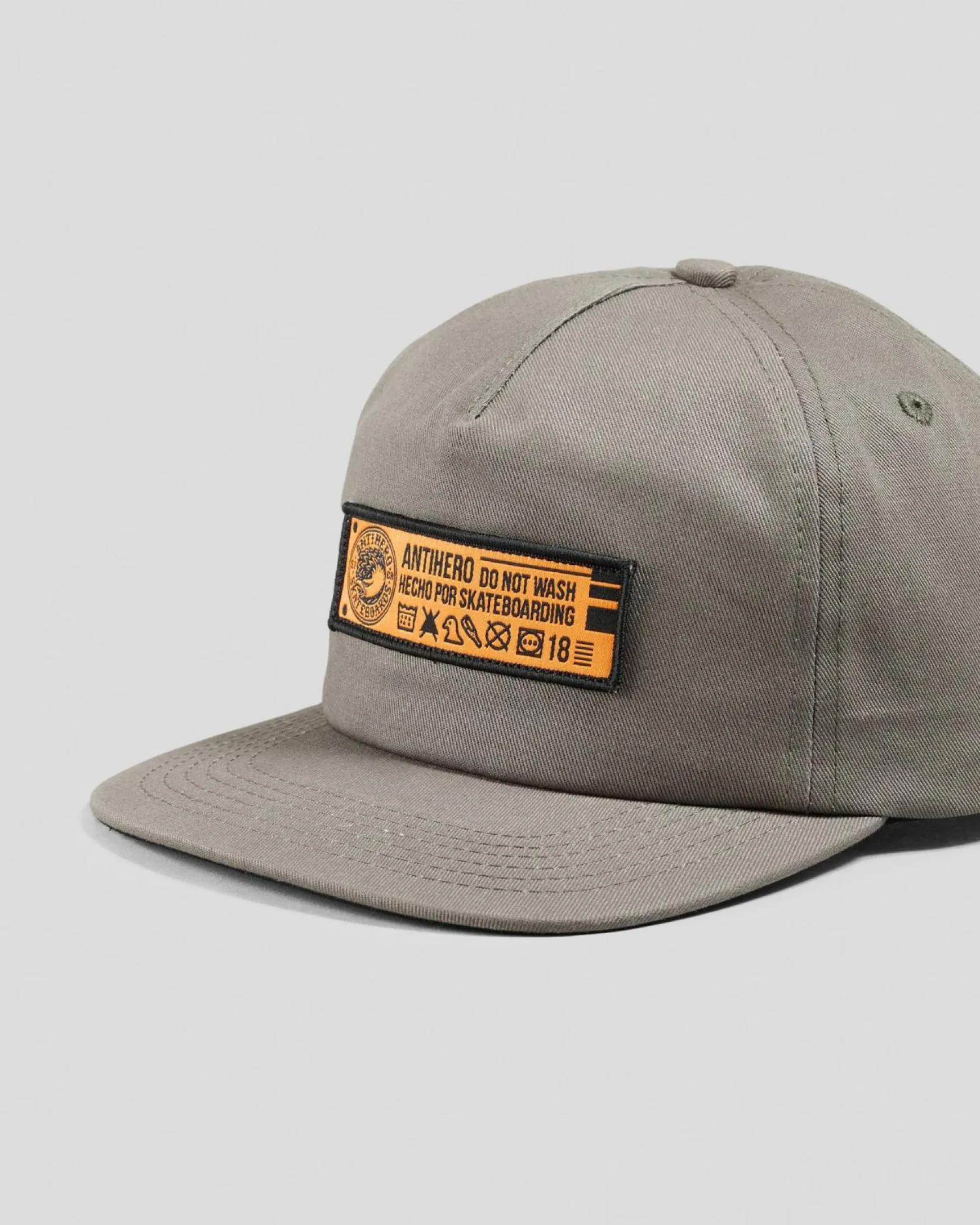 Hecho Por Skate Snapback Cap