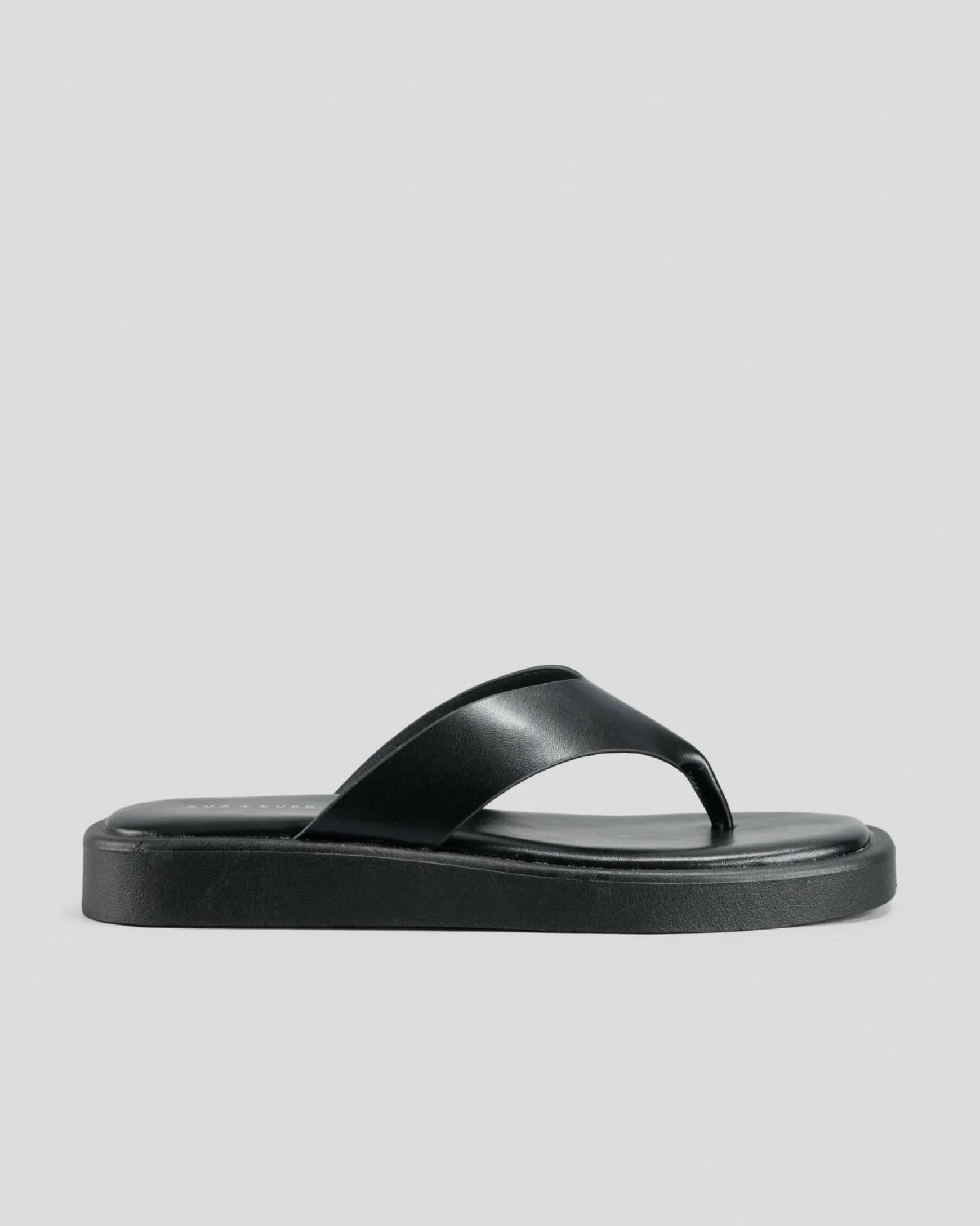Kai Thong Sandals