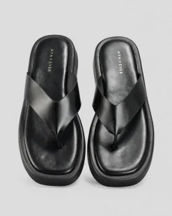 Kai Thong Sandals