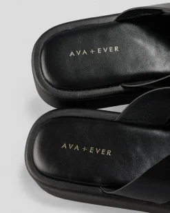 Kai Thong Sandals