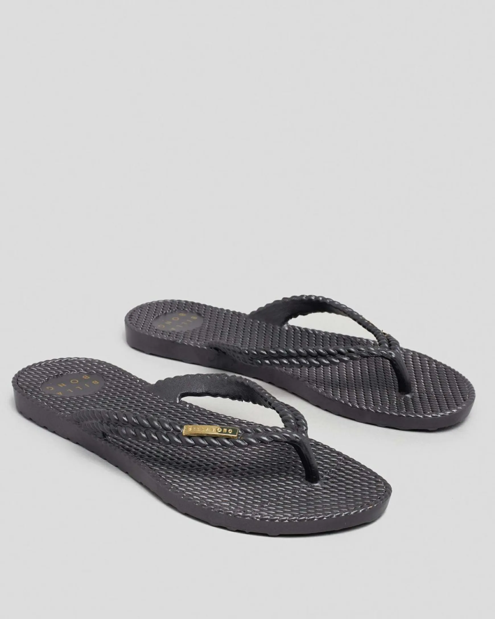 Kick Back Metallic Thongs