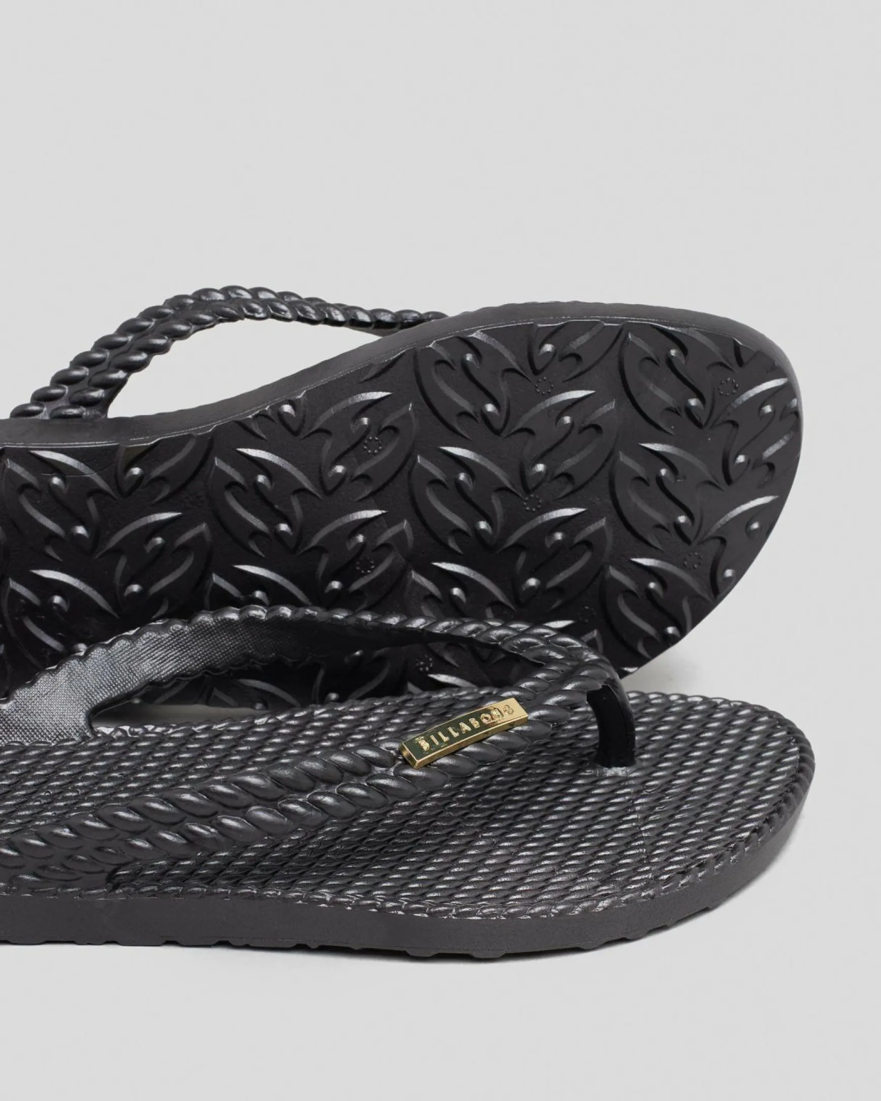 Kick Back Metallic Thongs