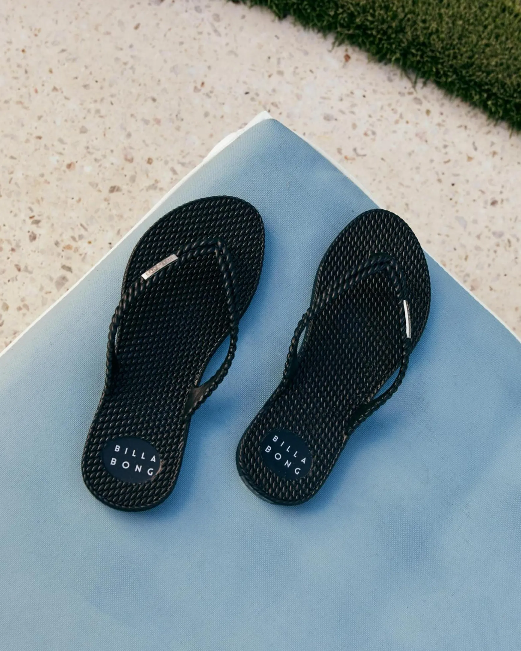 Kick Back Thongs
