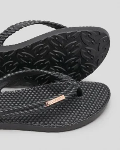 Kick Back Thongs