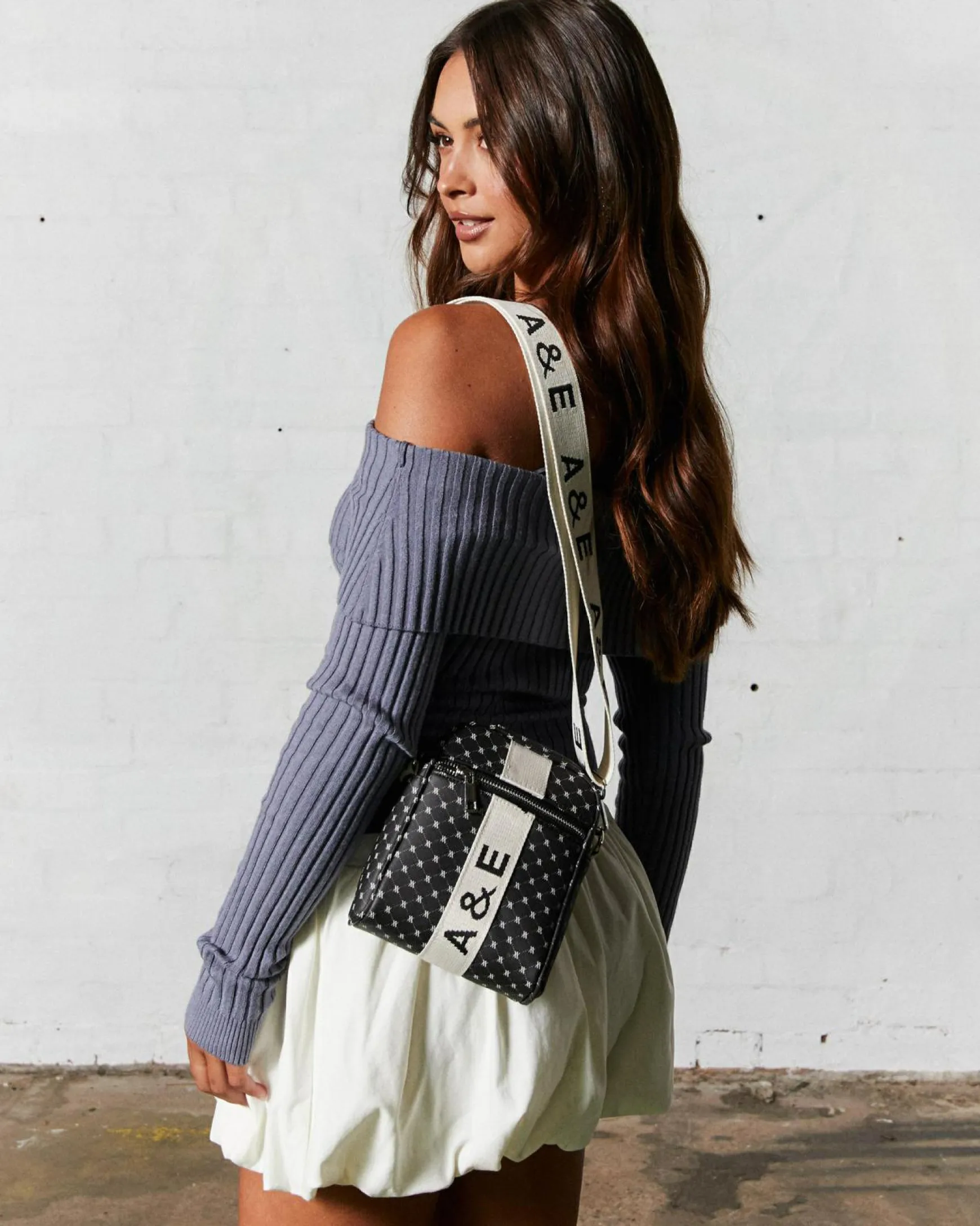 Luna Messenger Bag